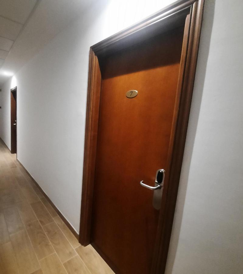 里维拉门酒店 拉奎拉 外观 照片